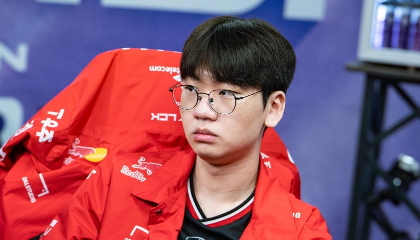 Phản hồi của BLV Đức Mạnh trước làn sóng chỉ trích BLV Đức Mạnh phản hồi fan HLE