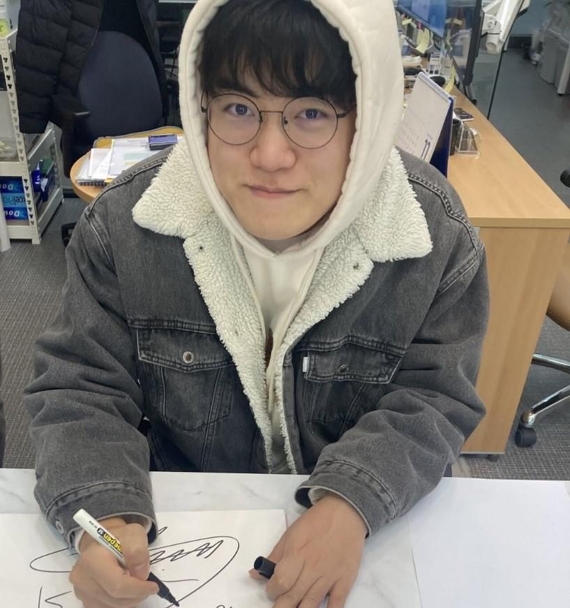 Hình ảnh Fan bắt gặp Gumayusi tại Ilsan Gumayusi xuất hiện gần trụ sở đội tuyển