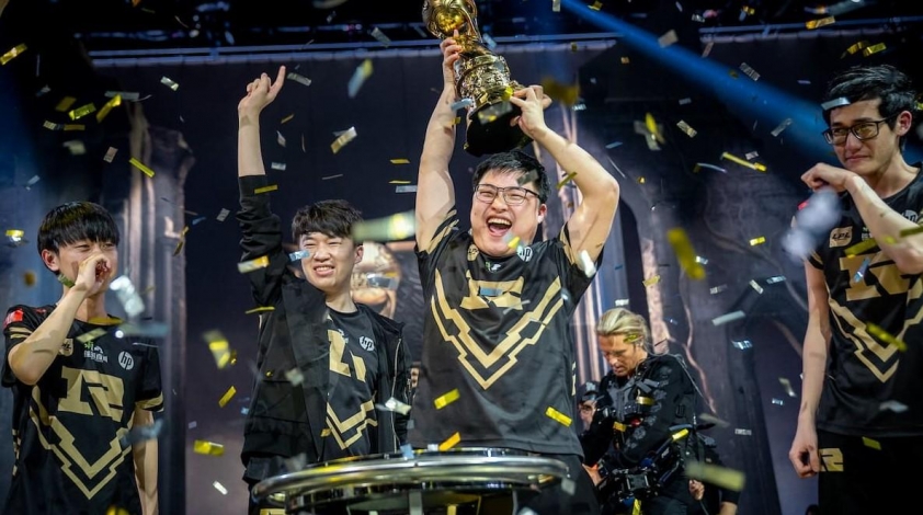 Uzi biểu tượng xạ thủ của RNG