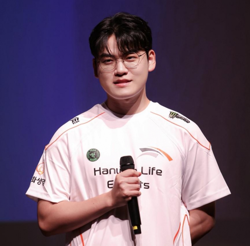 Riot Games bị chỉ trích vì cơ chế mới có thể biến 'Đồng đoàn' thành Gumayusi Ảnh minh họa sự khác biệt kỹ năng Xạ Thủ